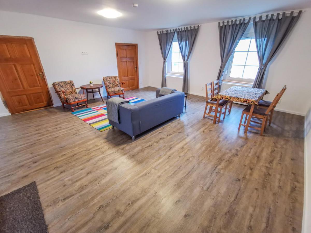 Apartment In Herrenhaus Gross Pinnow Extérieur photo